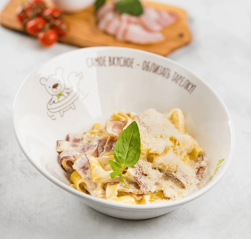 Паппарделле с беконом в сливочном соусе