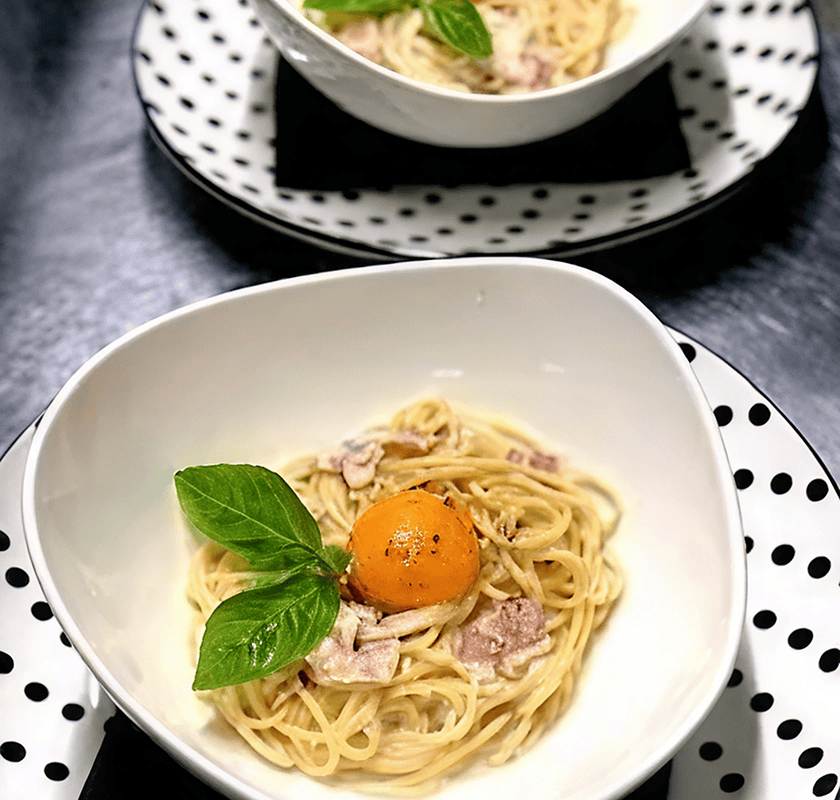 Спагетти с беконом в сливках