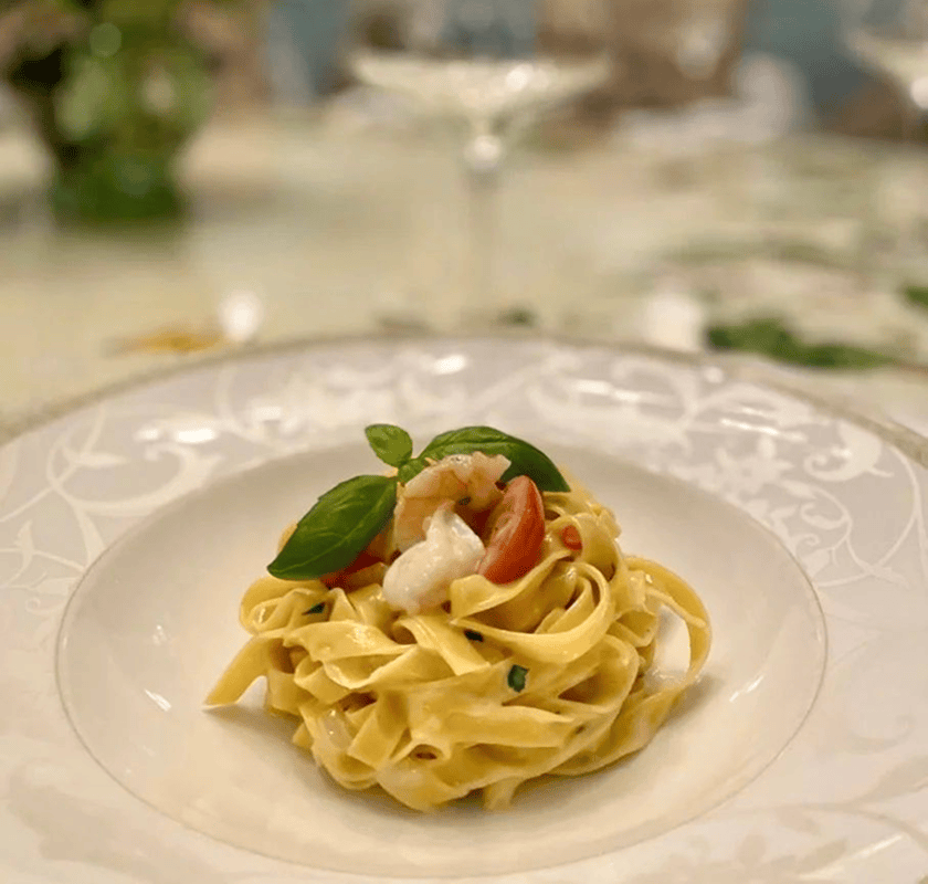 Тальятелле с креветками и соусом крем пармезан