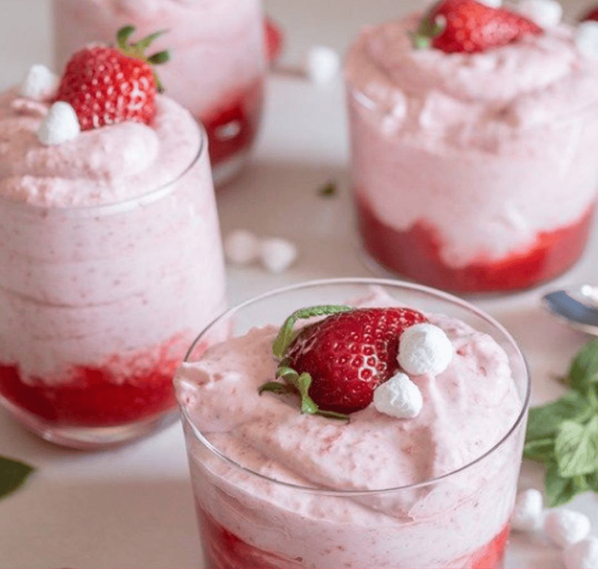 Клубничный мусс на сливках