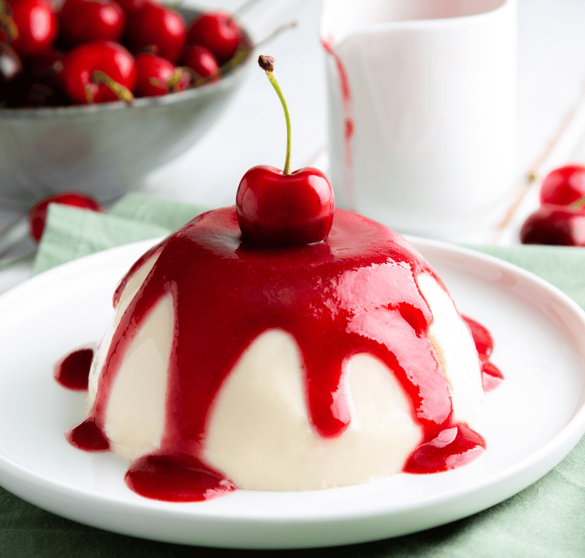 Панна-котта с вишнёвым конфи