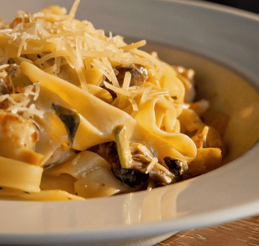 Паста со сливочно-грибным соусом