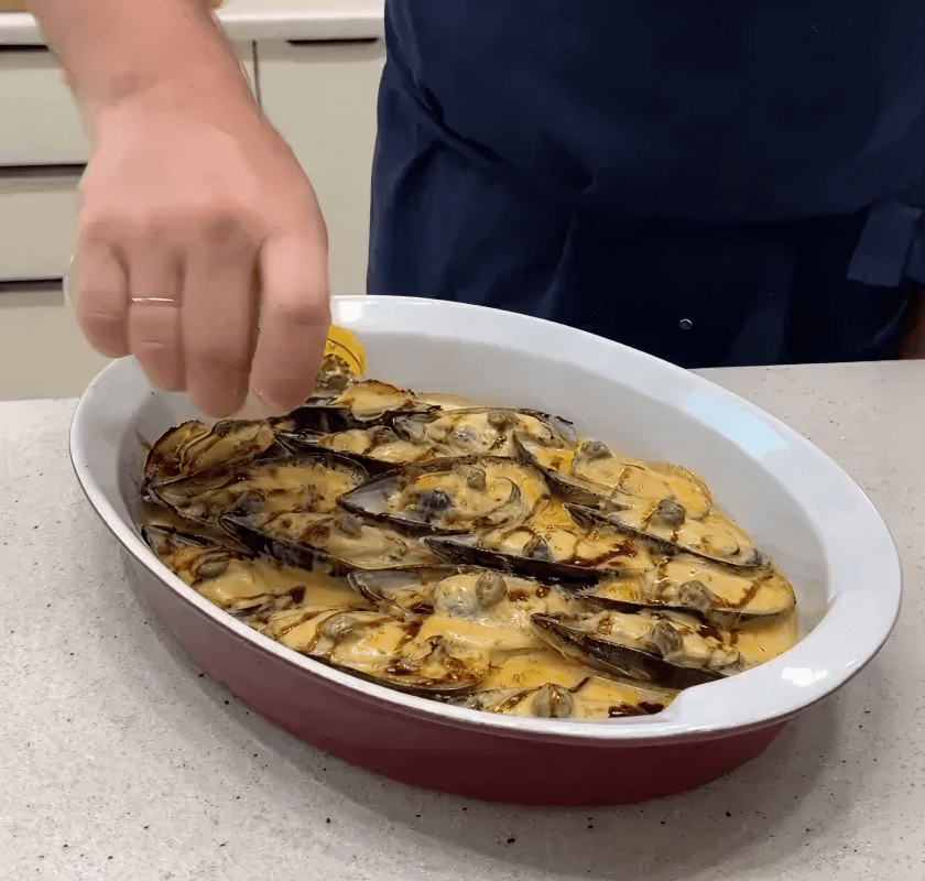 Запеченные мидии в сырном соусе том ям