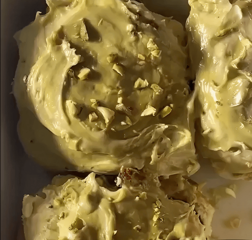 Синнабон с фисташковой пастой