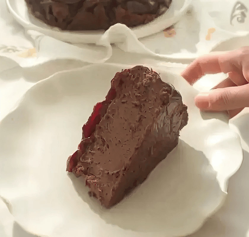 Шоколадный чизкейк с вишней